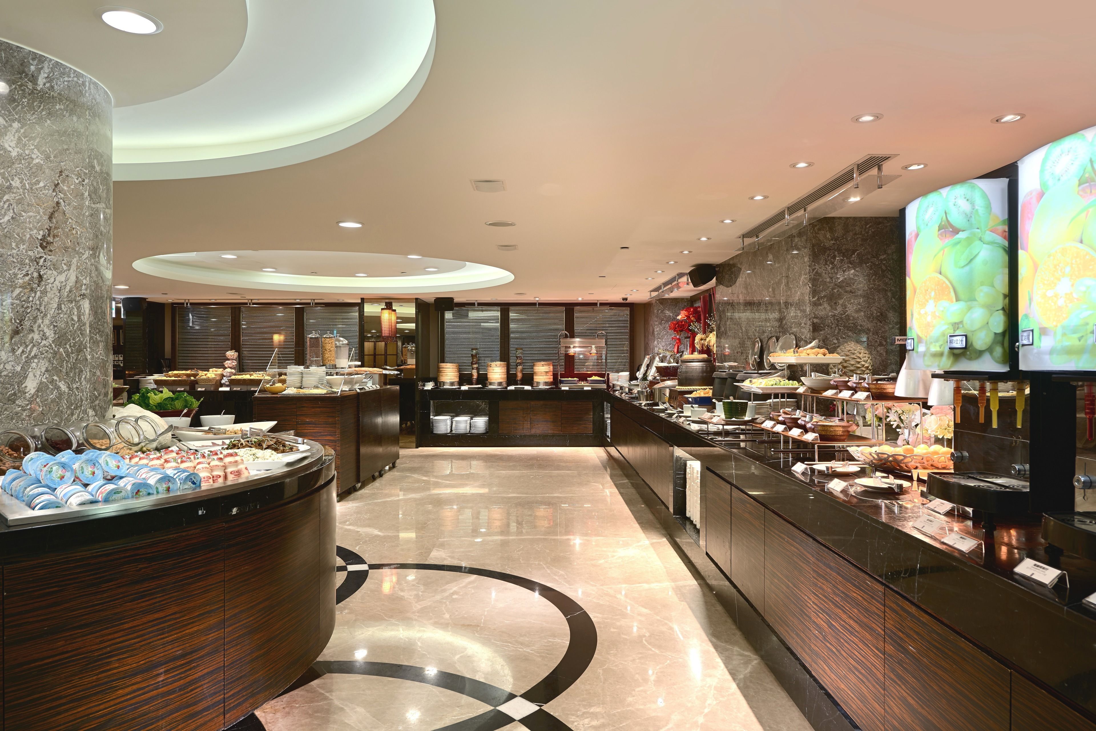 Daily self-service breakfast (TWD 605 per person)