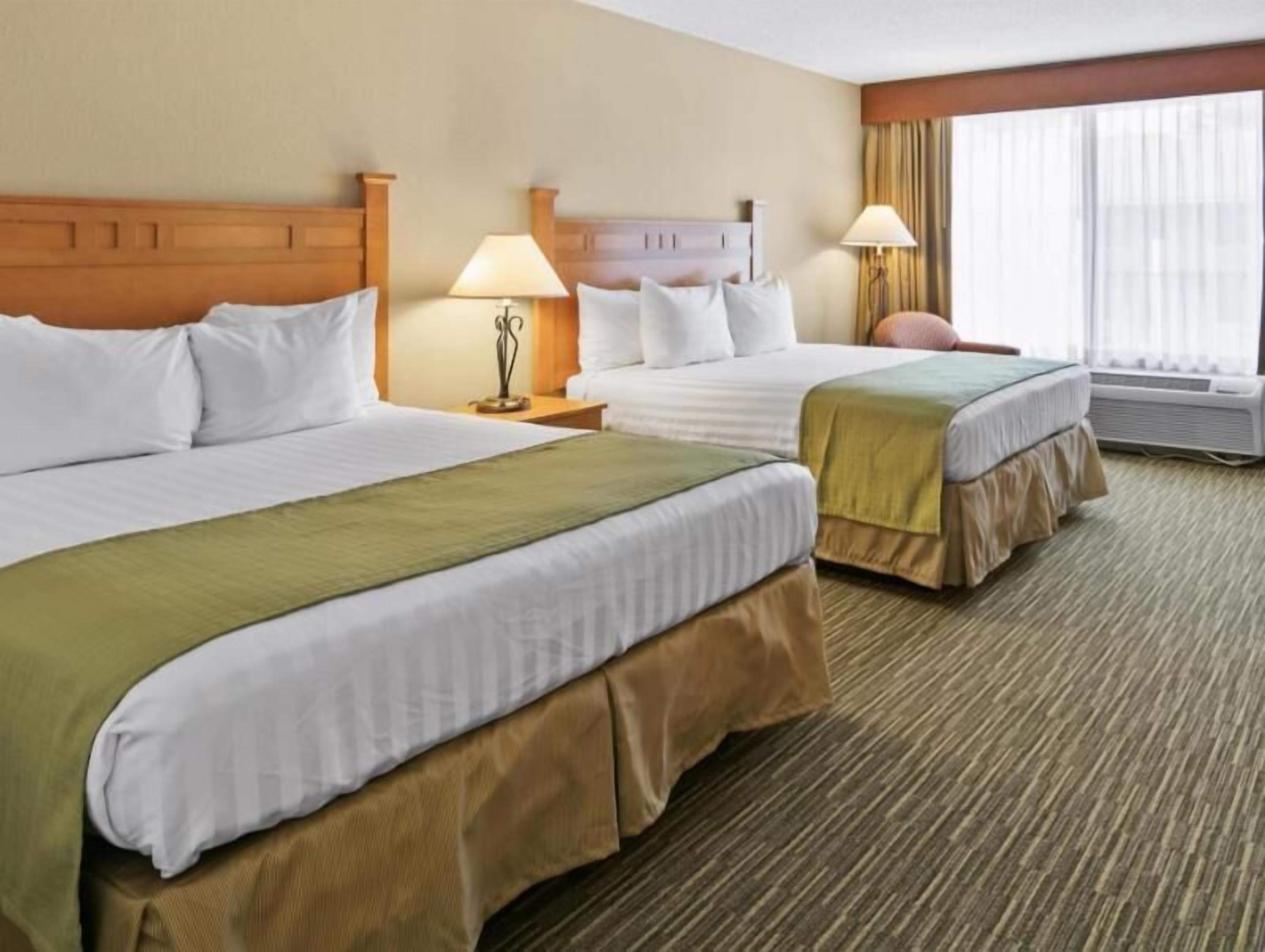 Desk, laptop workspace, iron/ironing board, free WiFi