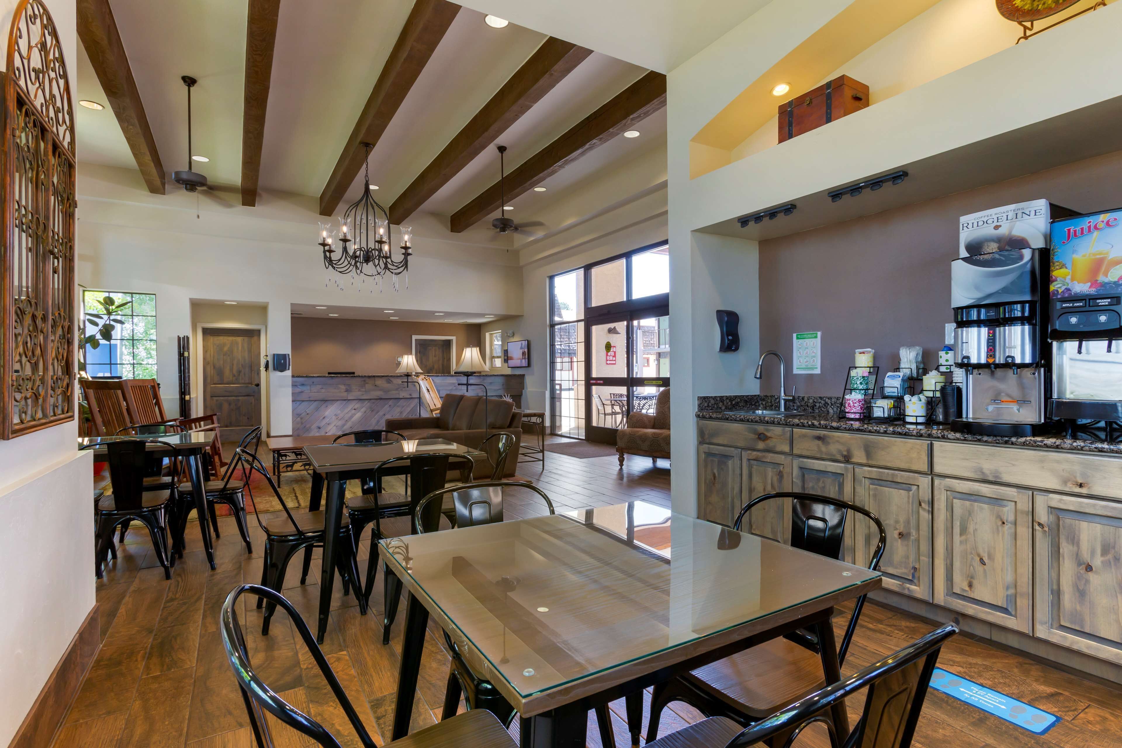 free daily full breakfast