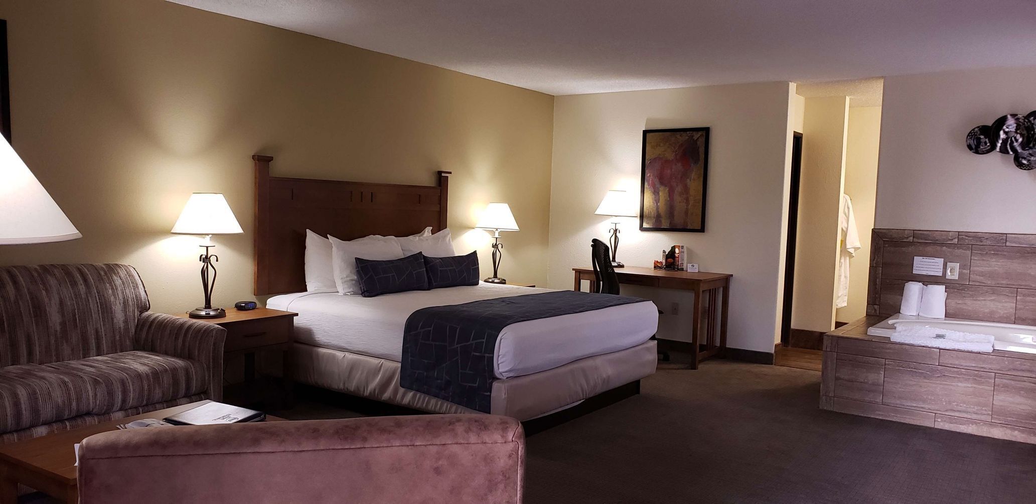 Desk, laptop workspace, iron/ironing board, free WiFi