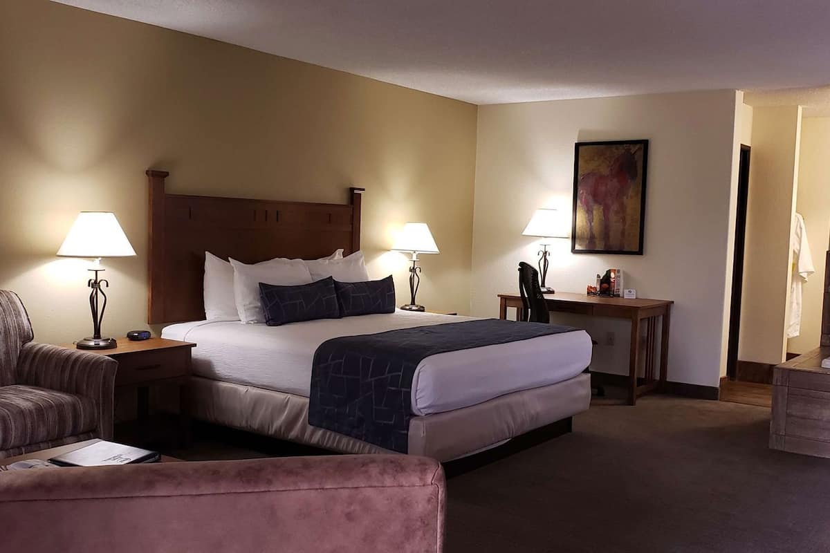 Desk, laptop workspace, iron/ironing board, free WiFi