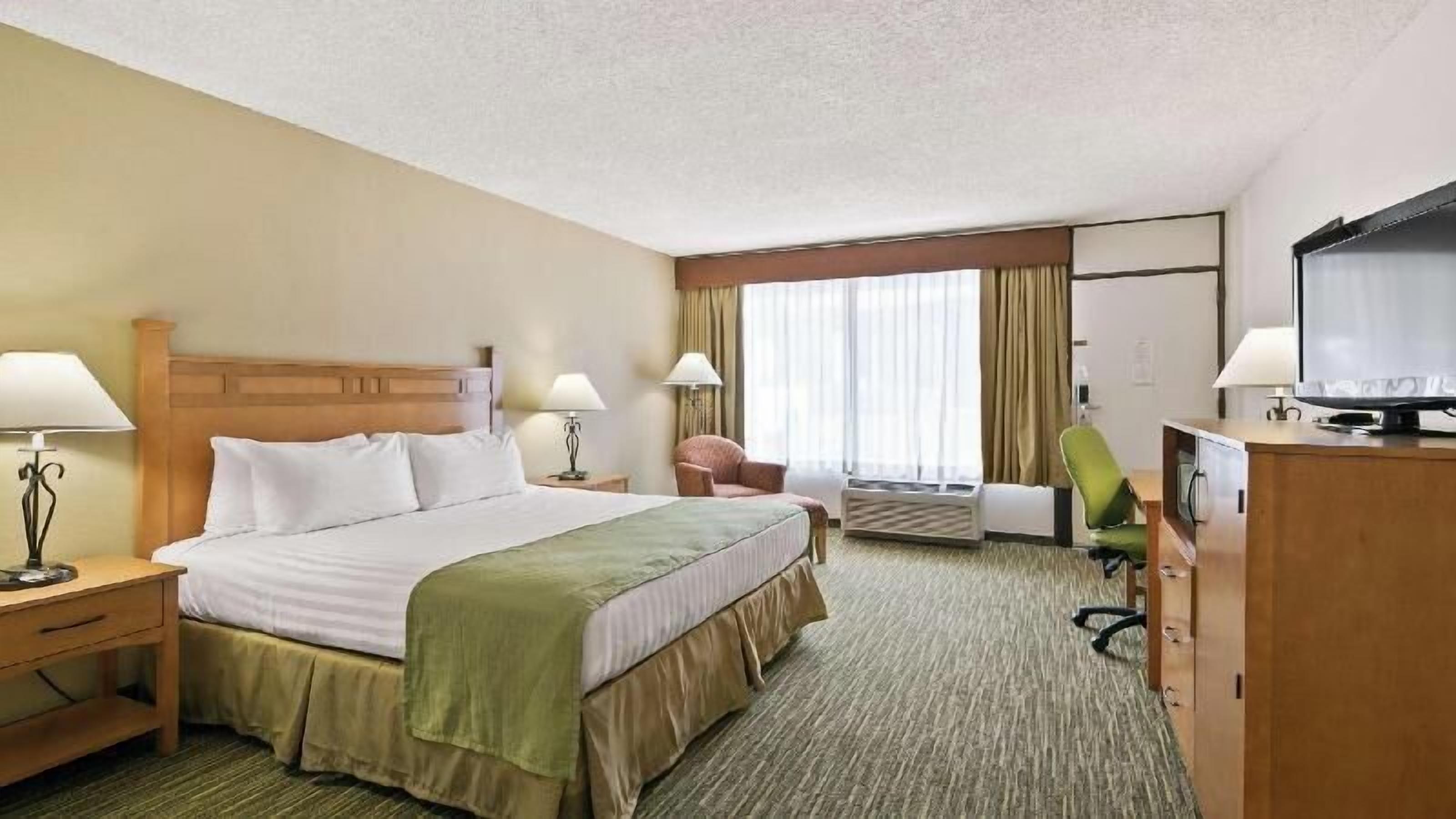 Desk, laptop workspace, iron/ironing board, free WiFi