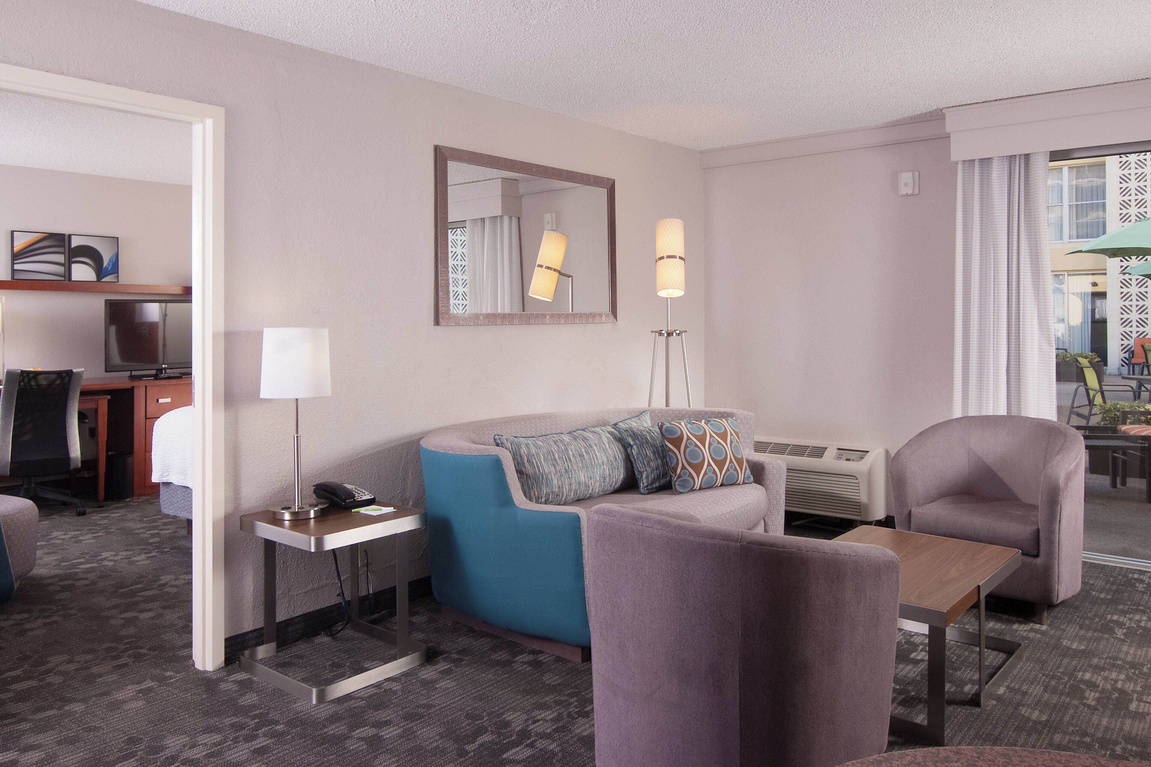 suite, 1 bedroom | living area | 37-inch lcd tv with satellite channels, tv, pay films