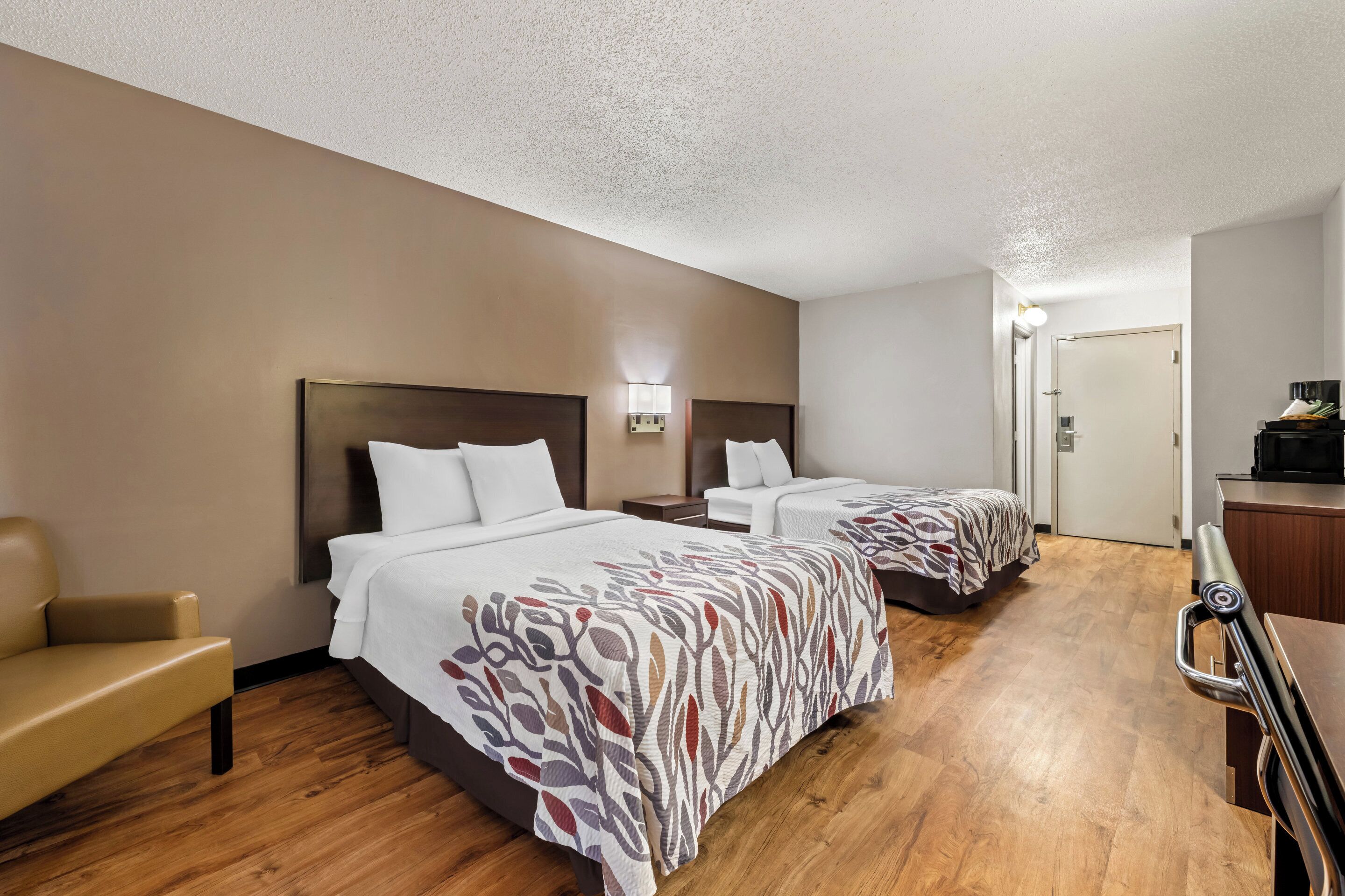 Quarto luxo, 2 camas de casal, para não fumantes | Escrivaninha, espaço de trabalho para notebook