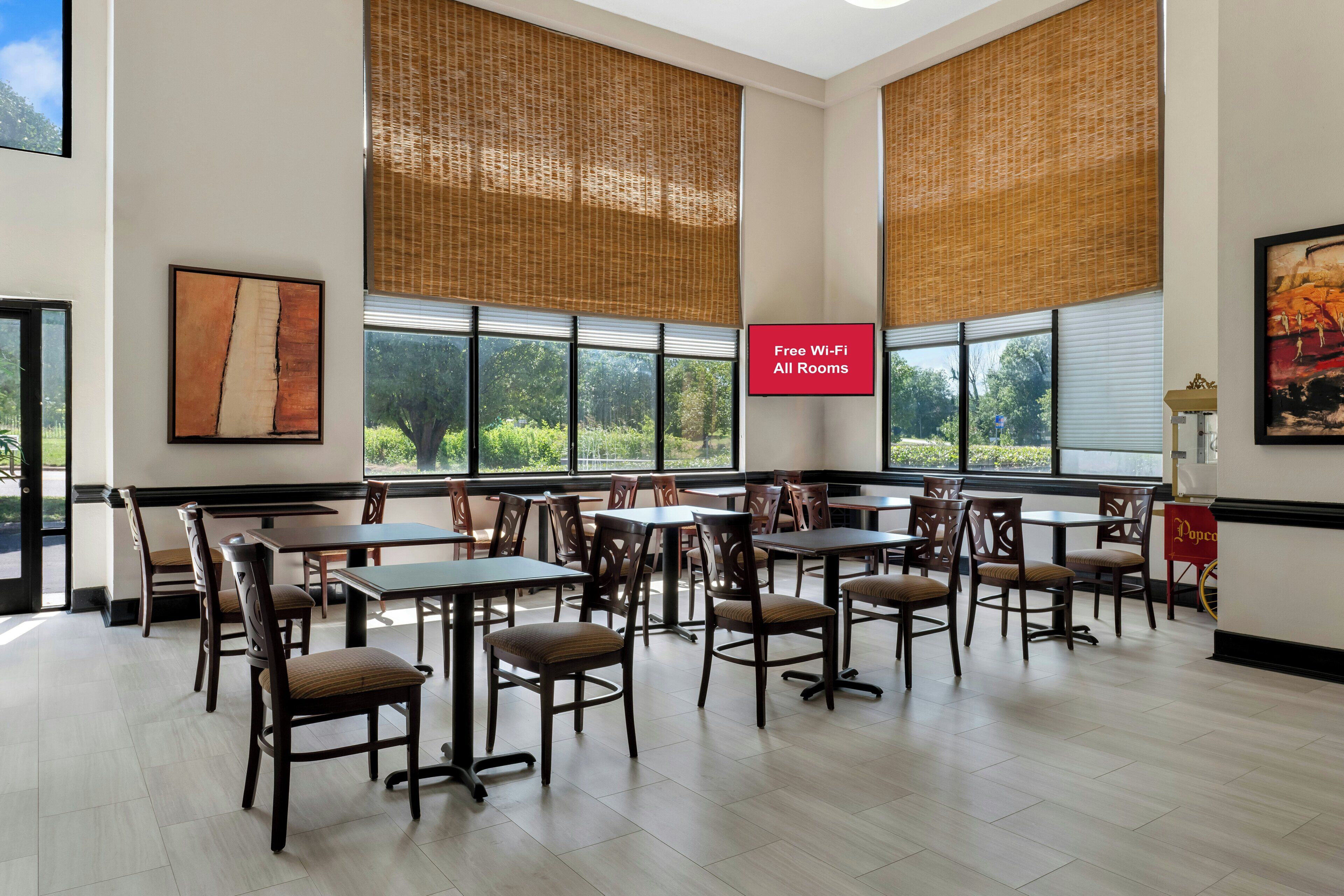 Free daily continental breakfast 