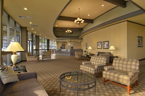 Lobby - Red Lion Hotel Coos Bay (Coos Bay)