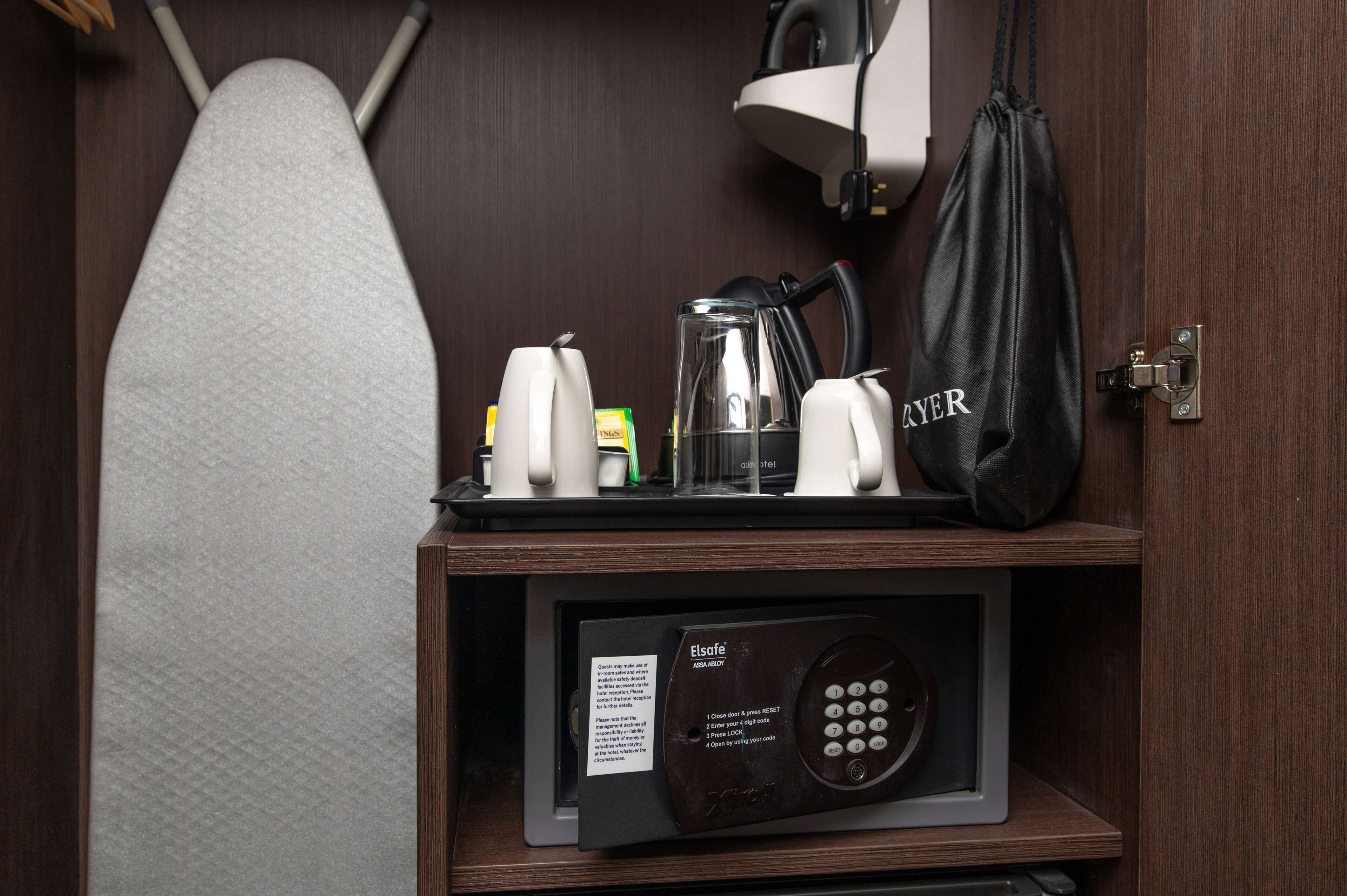 1 bedroom, premium bedding, in-room safe, desk