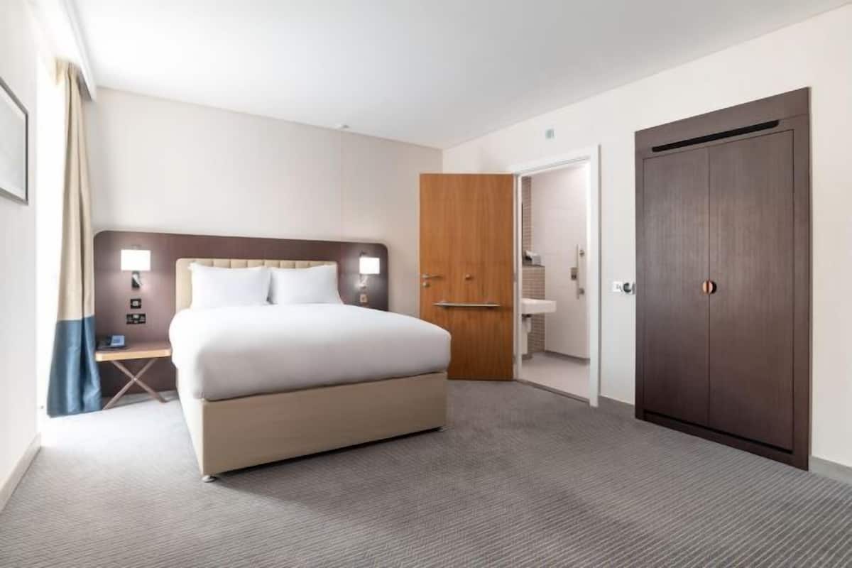 1 bedroom, premium bedding, in-room safe, desk
