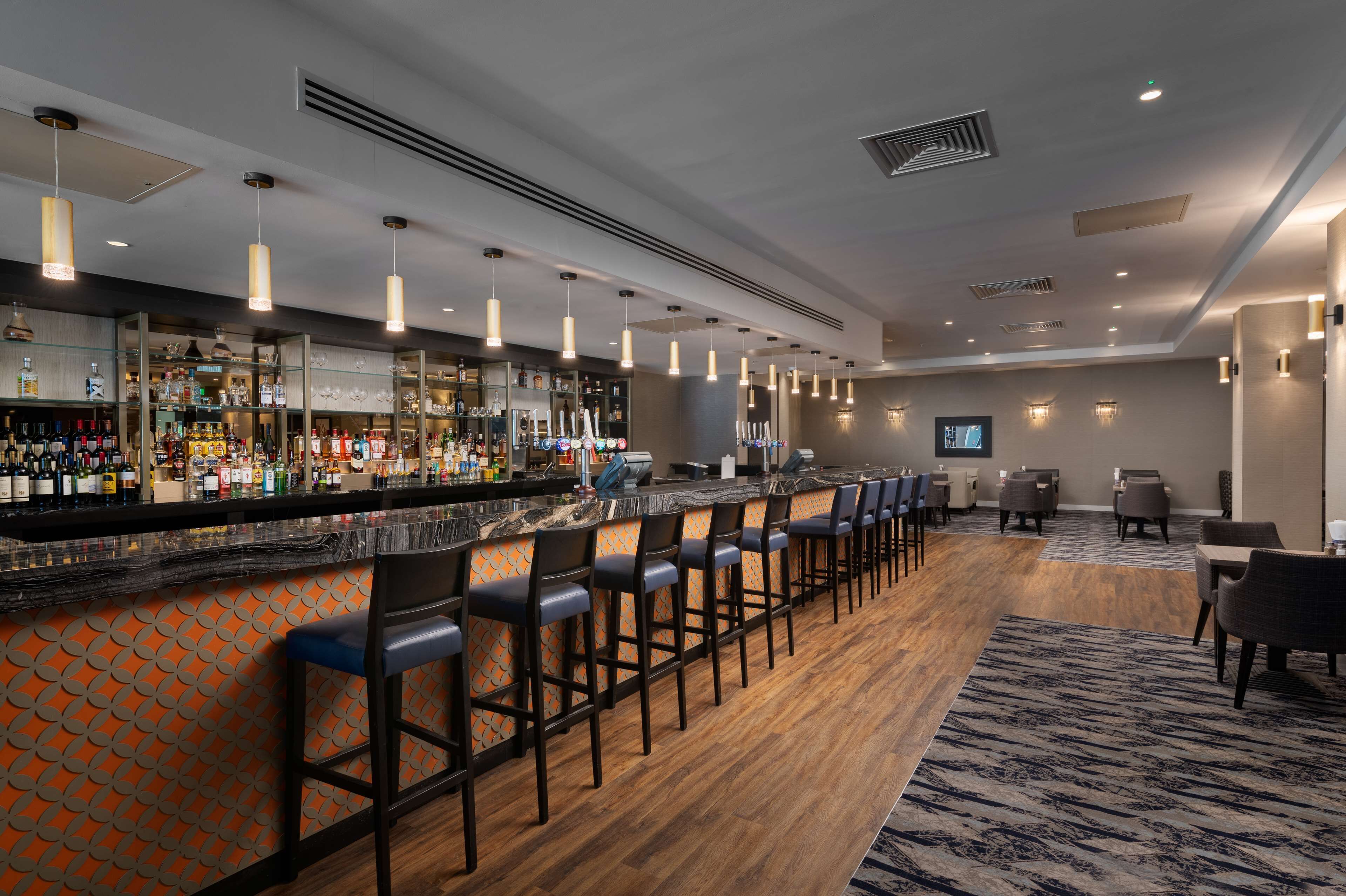 2 bar/lounge, bar per sportivi, salone nella hall