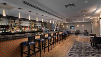 2 bar/lounge, bar per sportivi, salone nella hall