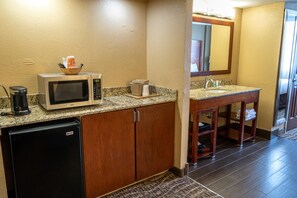 Suite, 1 King Bed with Sofa bed, Non Smoking | In-room safe, desk, laptop workspace, iron/ironing board