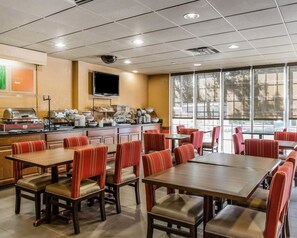 Café da manhã self-service grátis todos os dias