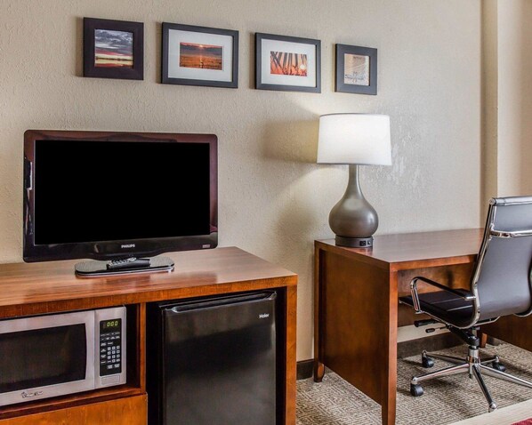 Standard Room, 2 Double Beds, Non Smoking | In-room safe, desk, laptop workspace, iron/ironing board - Comfort Inn & Suites Lakeland North I-4 (Lakeland)