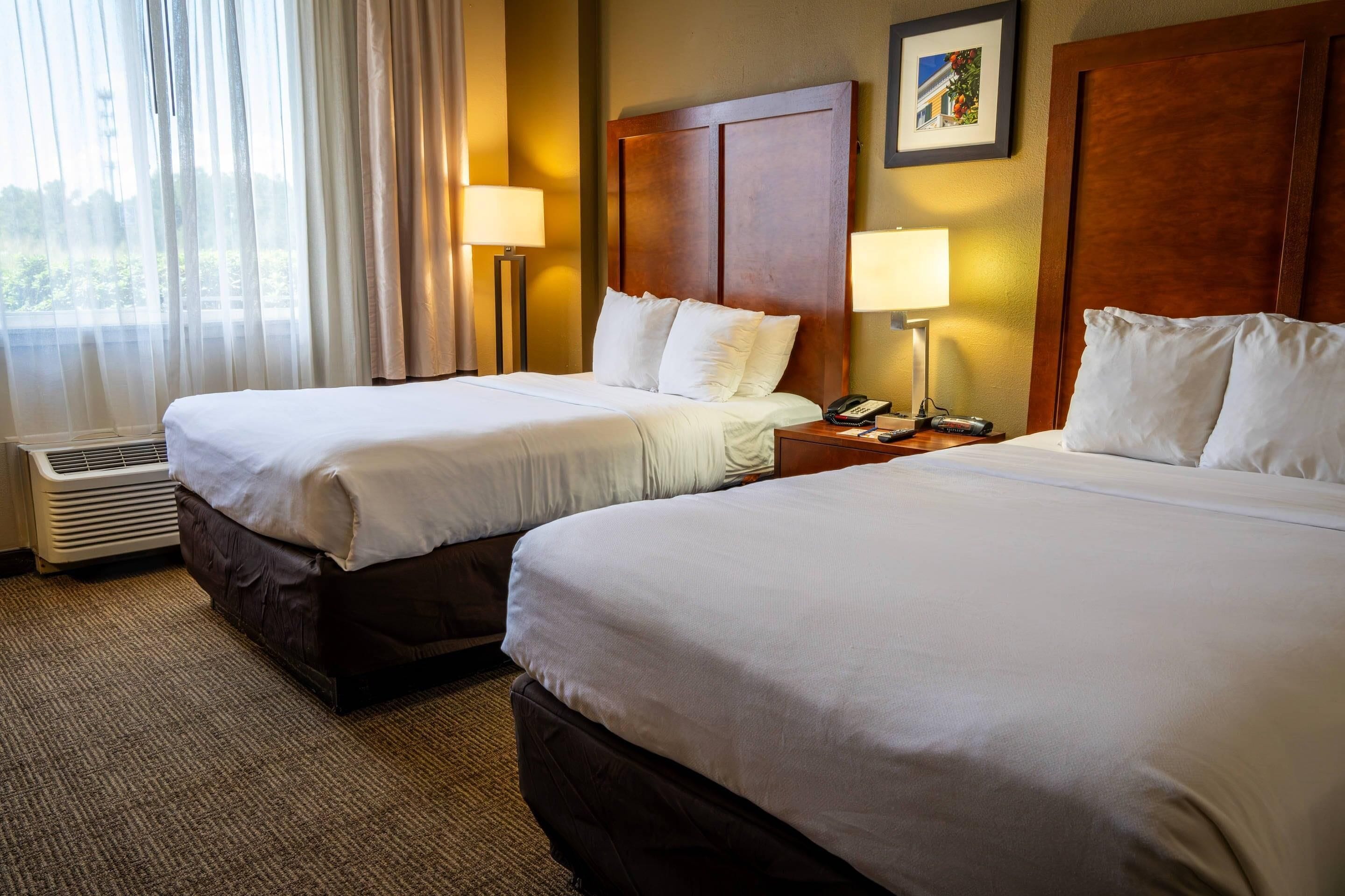 ห้องสวีท, เตียงใหญ่ 2 เตียง, ปลอดบุหรี่ | ตู้นิรภัยในห้องพัก, โต๊ะทำงาน, พื้นที่ทำงานแบบใช้แล็ปท็อป