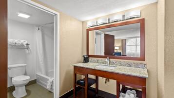 Standard Room, 1 King Bed, Non Smoking | In-room safe, desk, laptop workspace, iron/ironing board