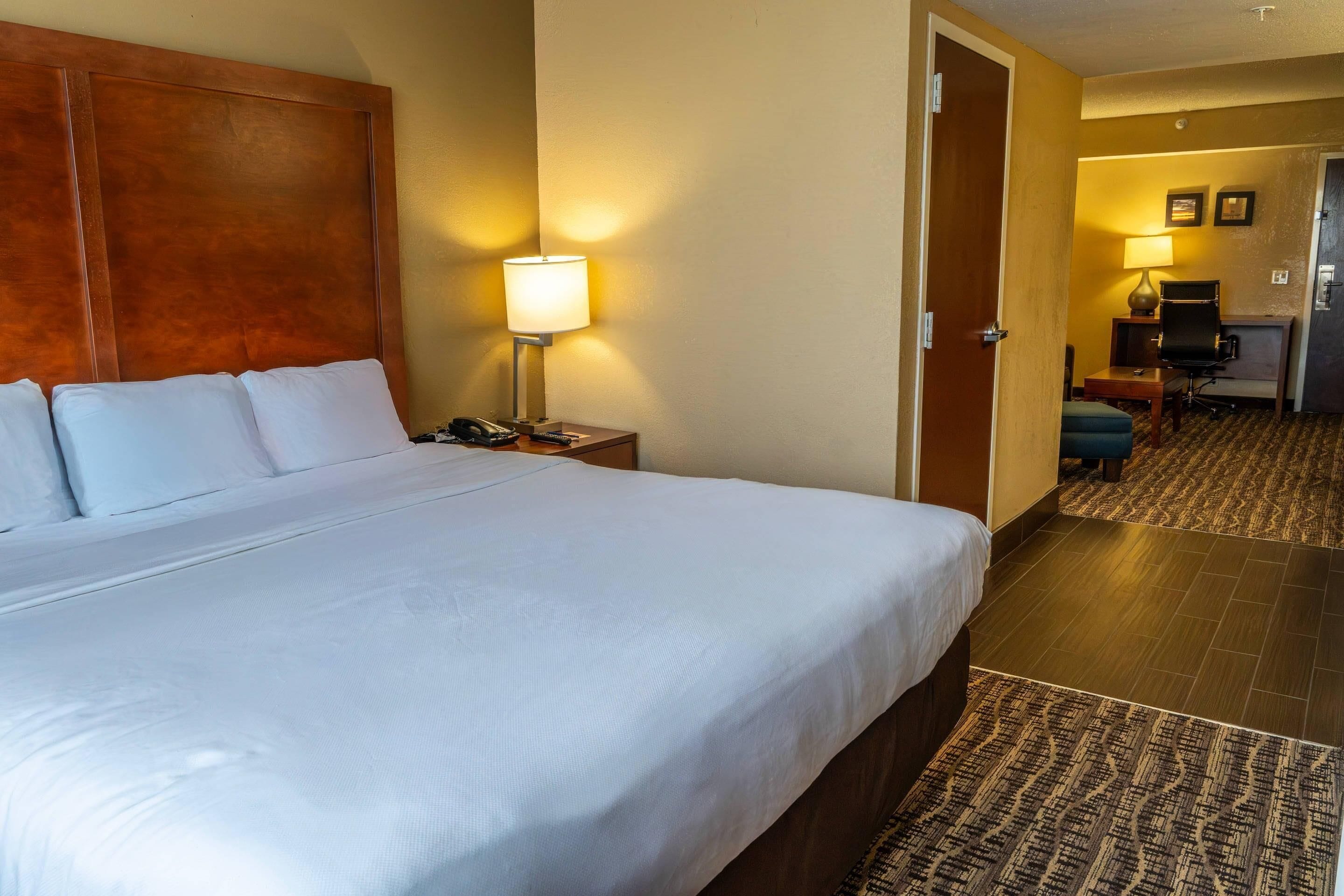 ห้องสวีท, เตียงคิงไซส์ 1 เตียง และโซฟาเบด, ปลอดบุหรี่ | ตู้นิรภัยในห้องพัก, โต๊ะทำงาน, พื้นที่ทำงานแบบใช้แล็ปท็อป