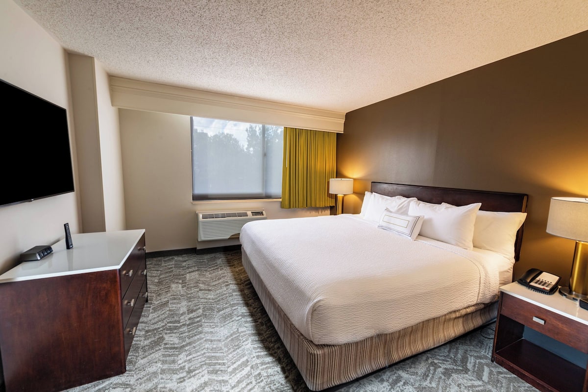 1 bedroom, premium bedding, desk, blackout drapes