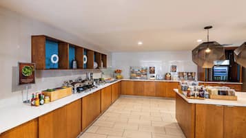 Desayuno autoservicio gratuito y diario