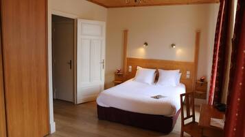 Bureau, Wi-Fi gratuit, draps fournis, réveils
