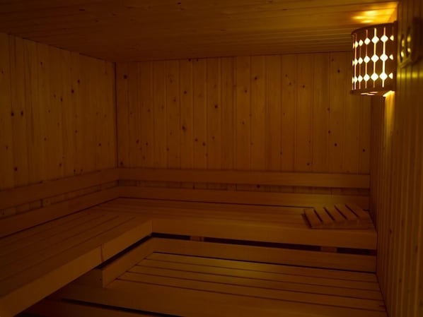 Turkish bath/hammam, body scrubs, facials, manicures and pedicures