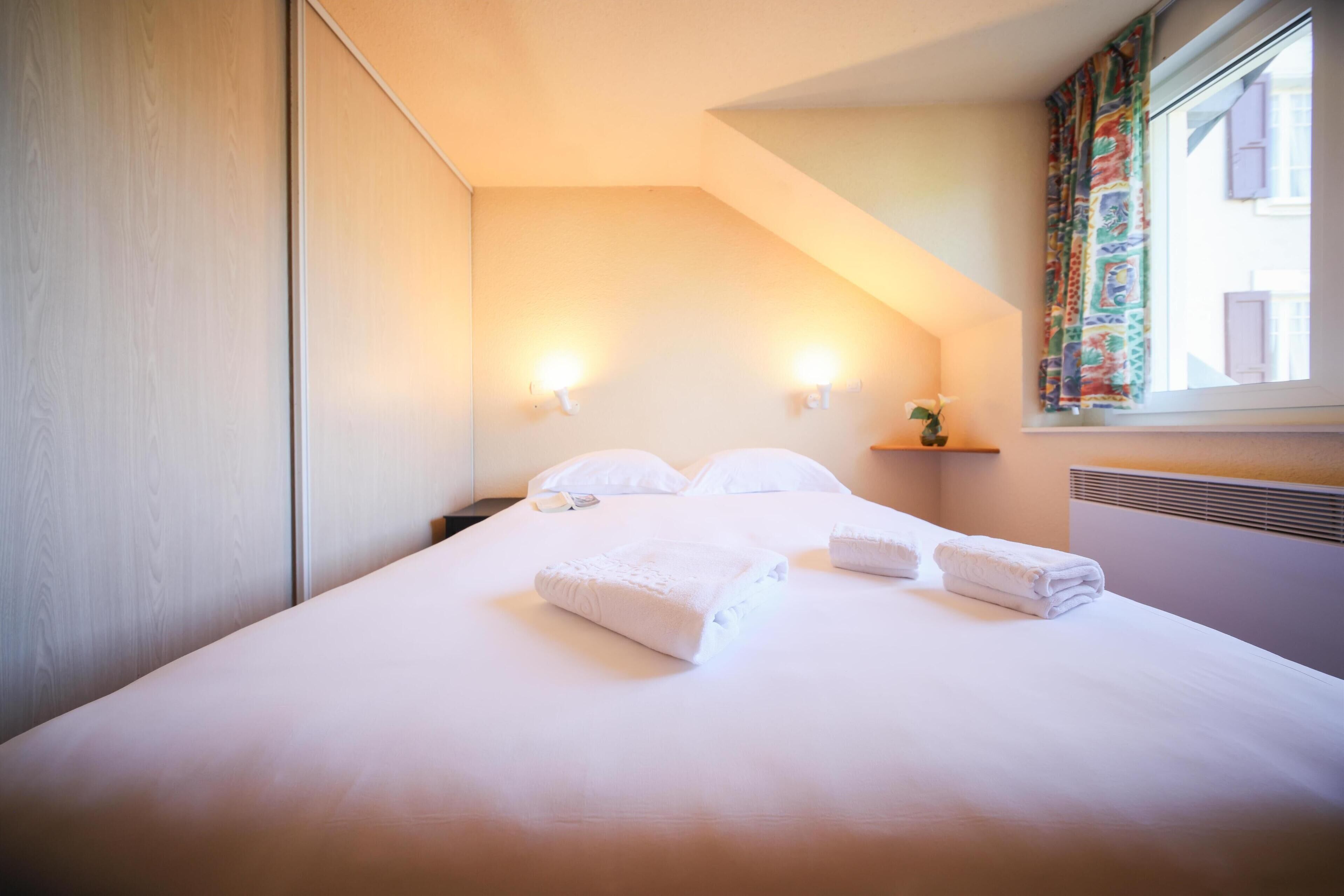 Standard Apartment, Multiple Beds, Non Smoking | Desk, free WiFi, bed sheets, alarm clocks