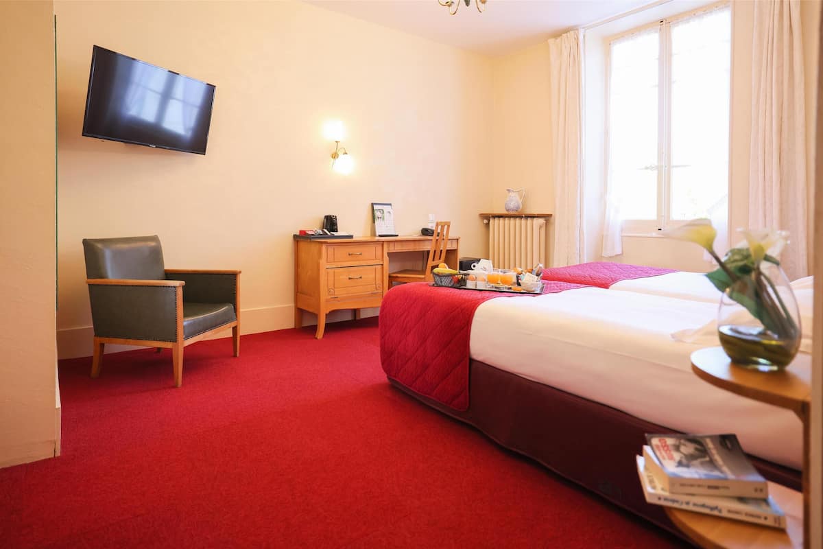 Standard Room, 2 Single Beds, Non Smoking | Desk, free WiFi, bed sheets, alarm clocks