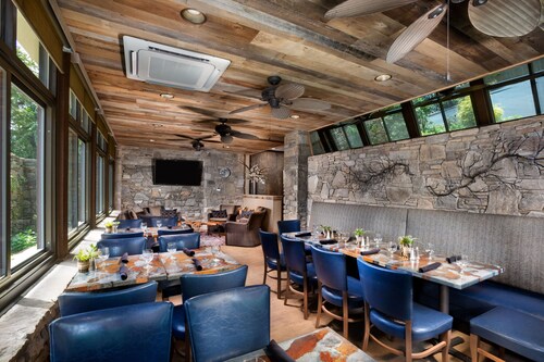 Holiday Inn Asheville East-Blue Ridge PKWY by IHG