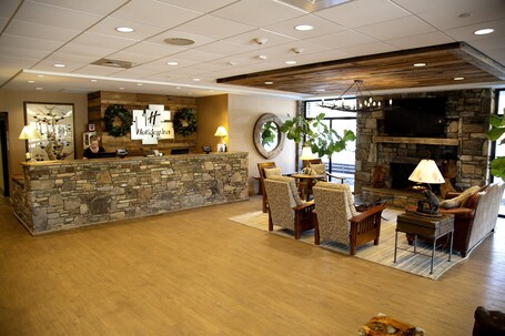 Holiday Inn Asheville East Blue Ridge PKWY, an IHG Hotel - Image 8