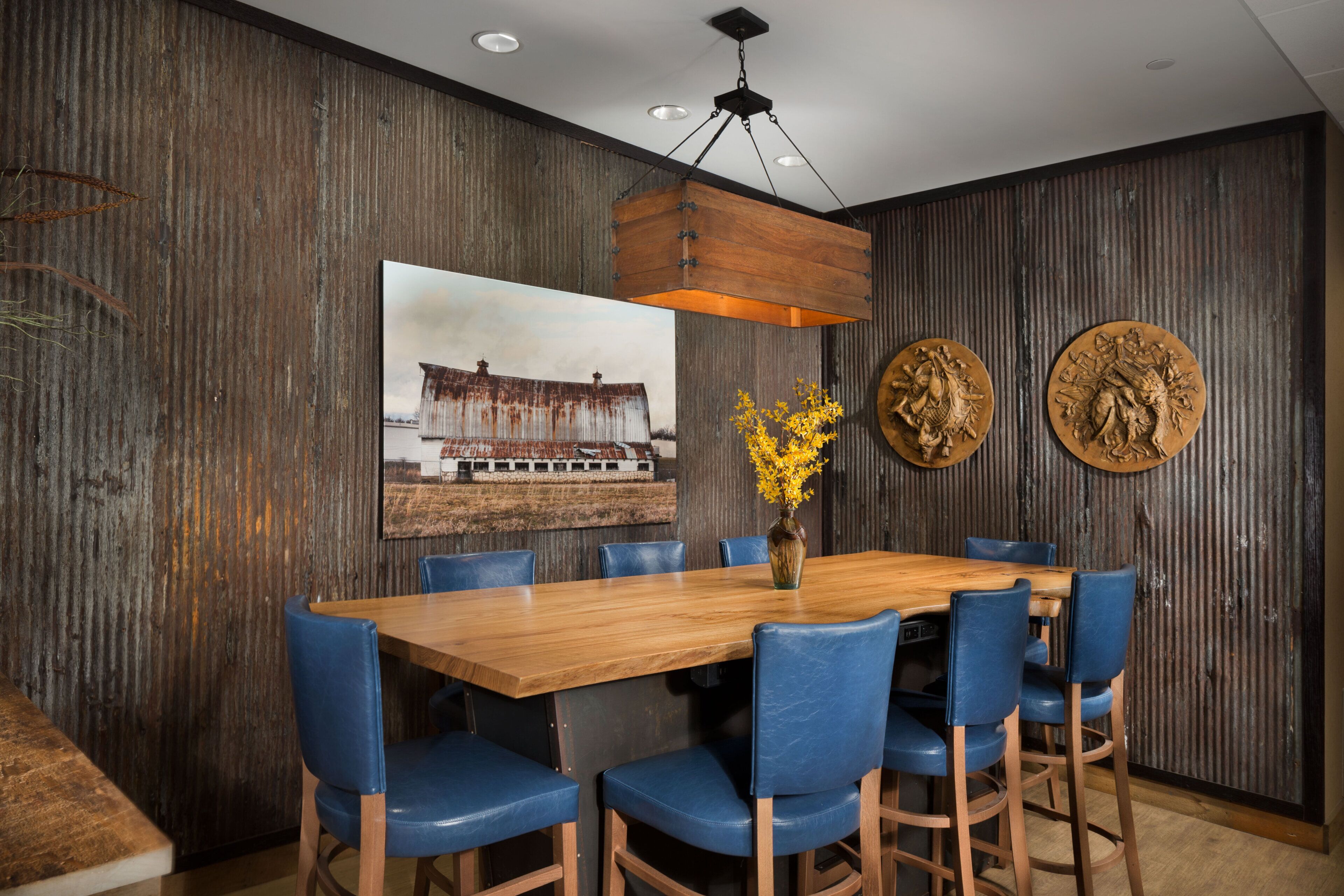 breakfast and dinner served, american cuisine