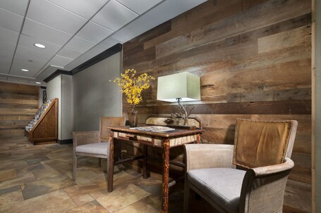 Holiday Inn Asheville East Blue Ridge PKWY, an IHG Hotel - Image 3