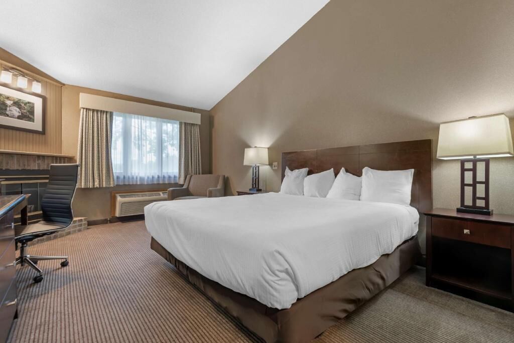 In-room safe, desk, laptop workspace, blackout drapes