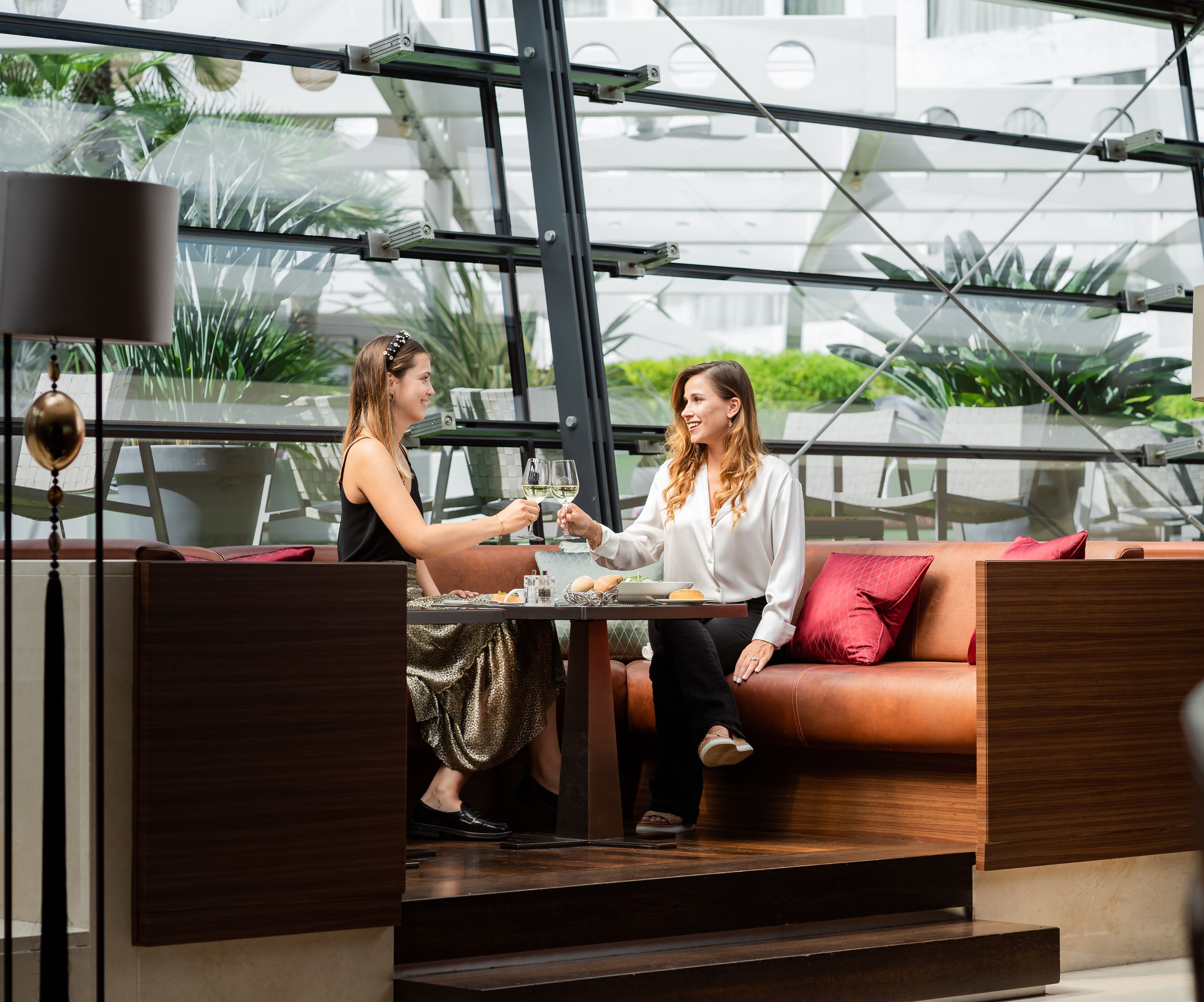 2 restaurants, breakfast, lunch, dinner served; french cuisine