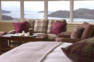 Quarto executivo | Área de estar | TV LCD 21 polegadas com canais digitais, TV