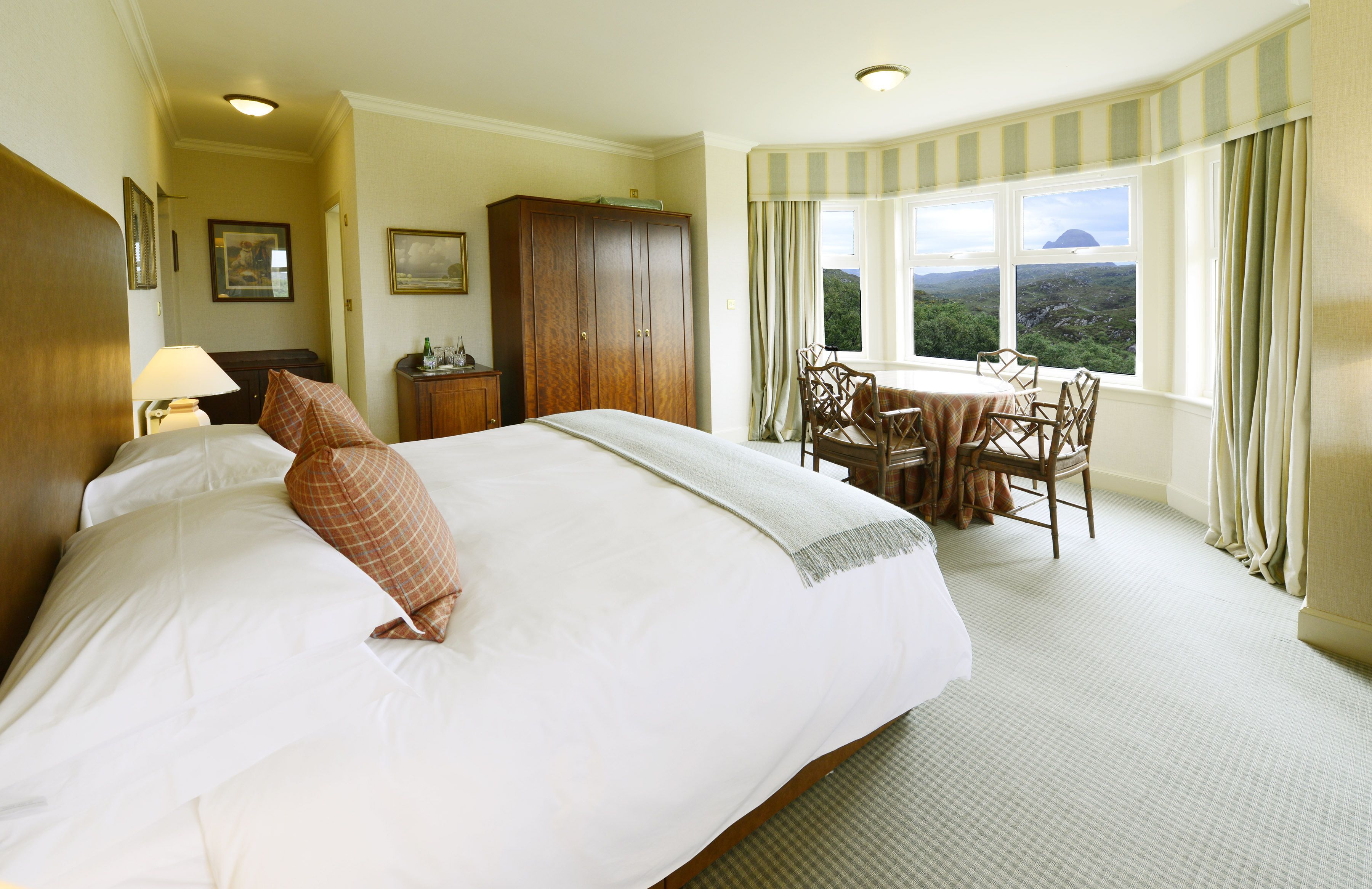 executive room | premium bedding, select comfort beds, in-room safe