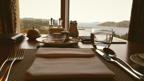 Daily full breakfast (GBP 21 per person)