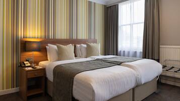 Executive Room, 2 Twin Beds, Non Smoking | In-room safe, desk, iron/ironing board, free cribs/infant beds