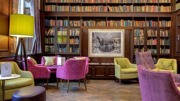 A library with bookshelves, a table, and chairs.