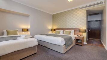 Superior Room, 1 Queen Bed, Non Smoking (with Single Sofabed) | In-room safe, desk, iron/ironing board, free cribs/infant beds