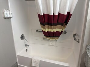 Room, 1 King Bed, Accessible, Non Smoking | Bathroom | Combined shower/tub, free toiletries, hair dryer, towels