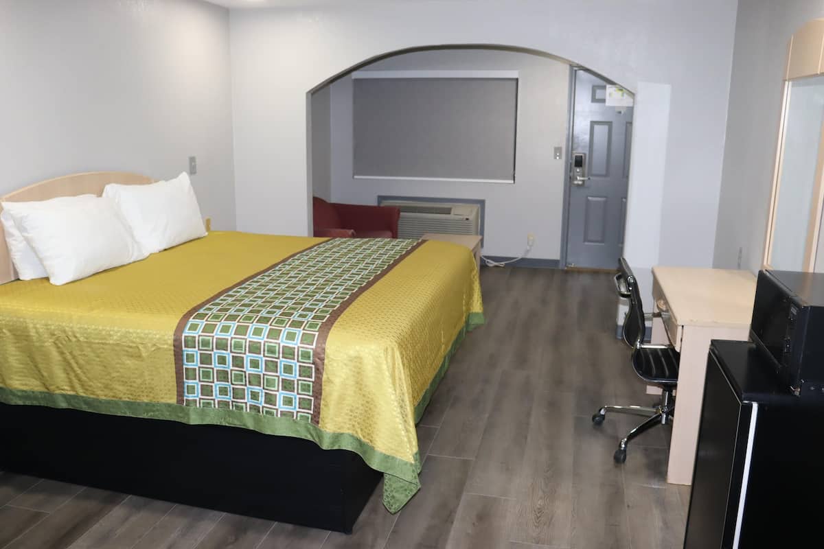 Desk, iron/ironing board, rollaway beds, free WiFi