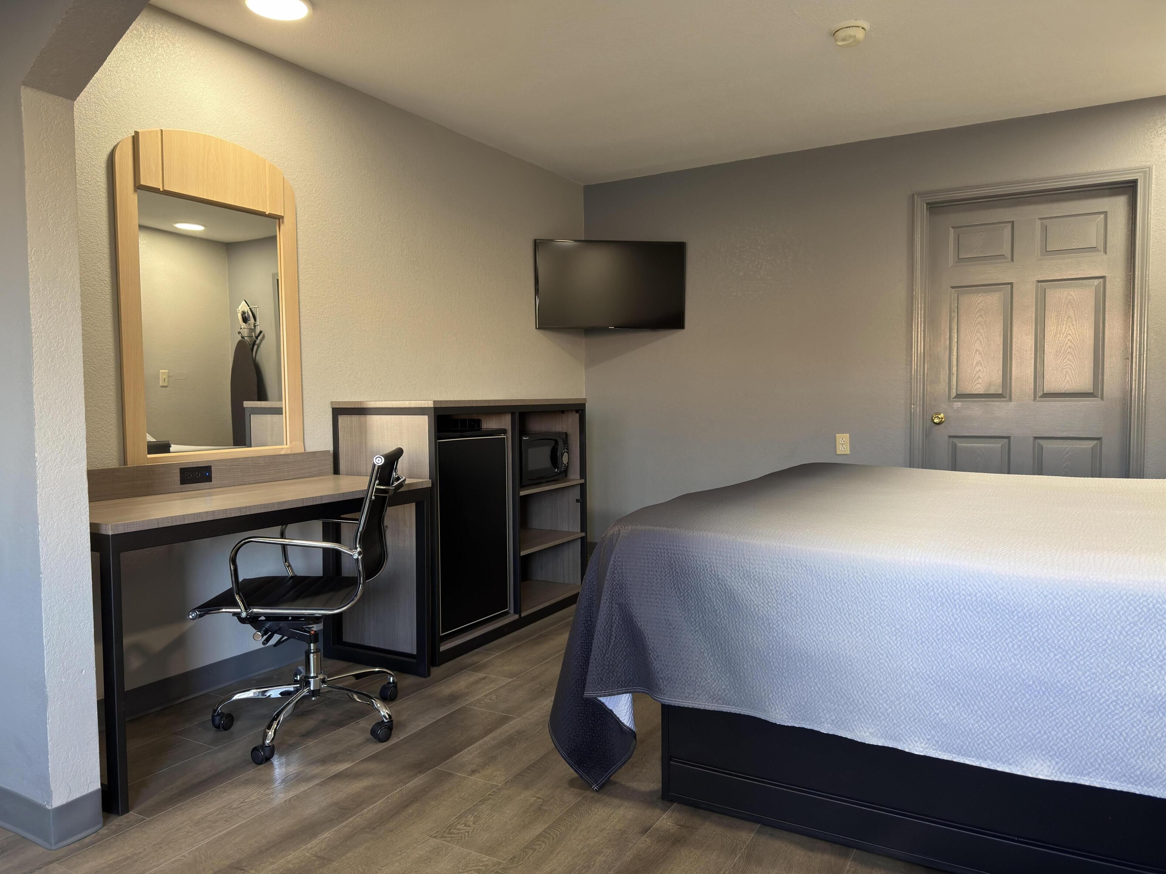 Room, 1 King Bed, Accessible, Non Smoking | Desk, iron/ironing board, rollaway beds, free WiFi