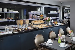 Food and drink - Hotel Plaza Elysées (Paris)