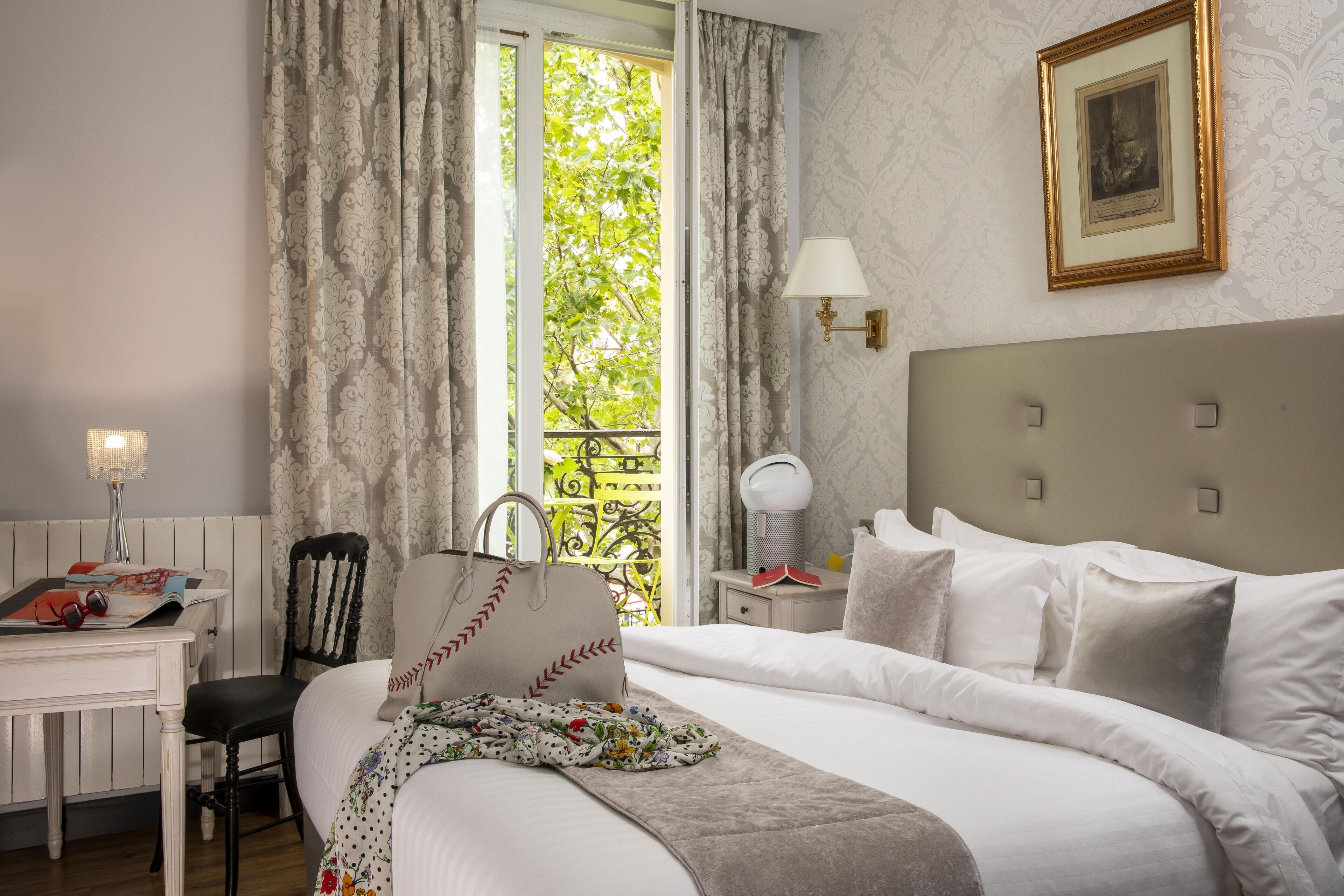 executive double room | premium bedding, minibar, in-room safe, desk