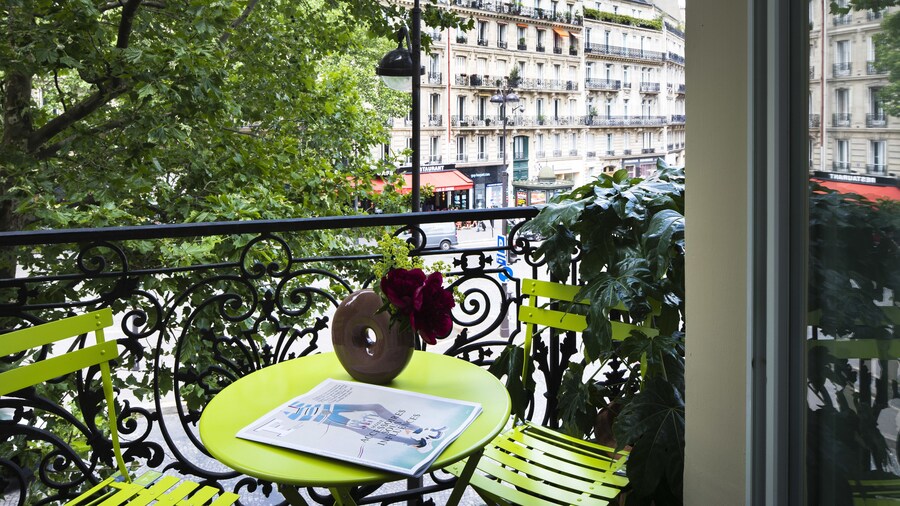 Hotel Plaza Elysées