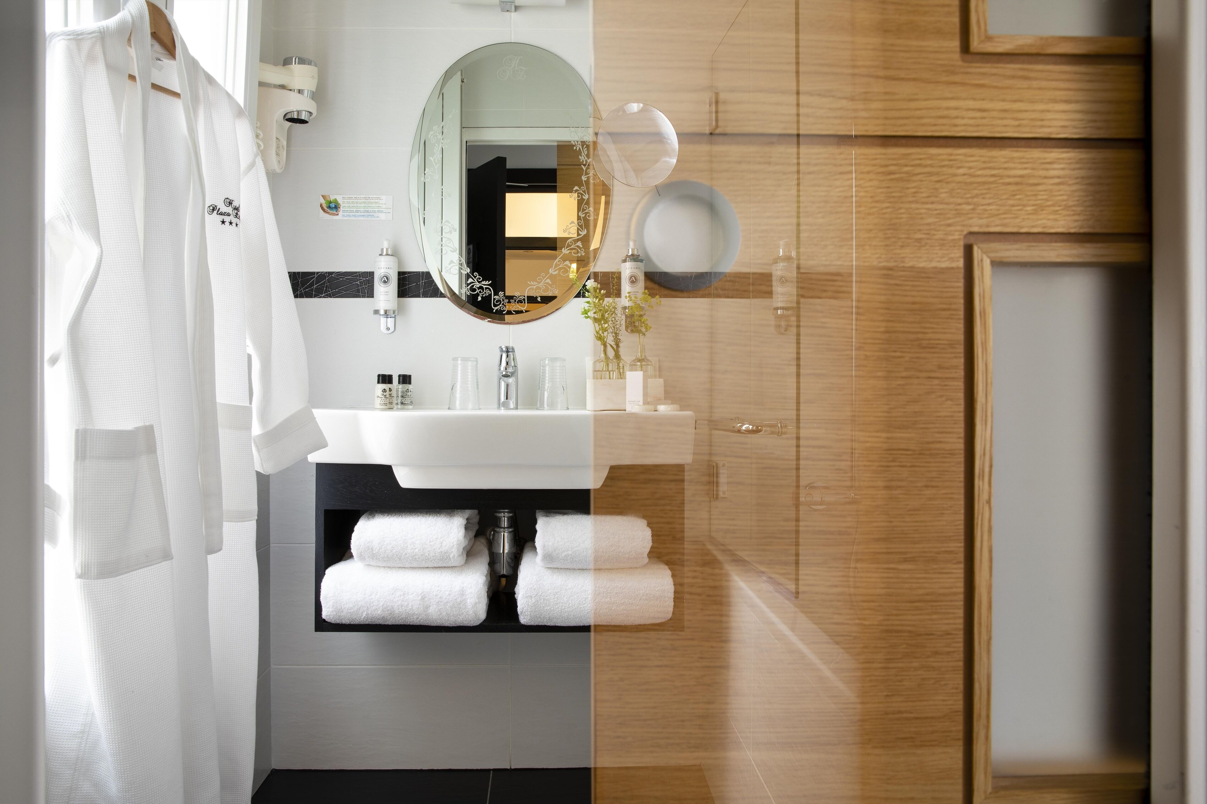 superior double room | bathroom | combined shower/bathtub, deep-soaking bathtub, hair dryer, bathrobes