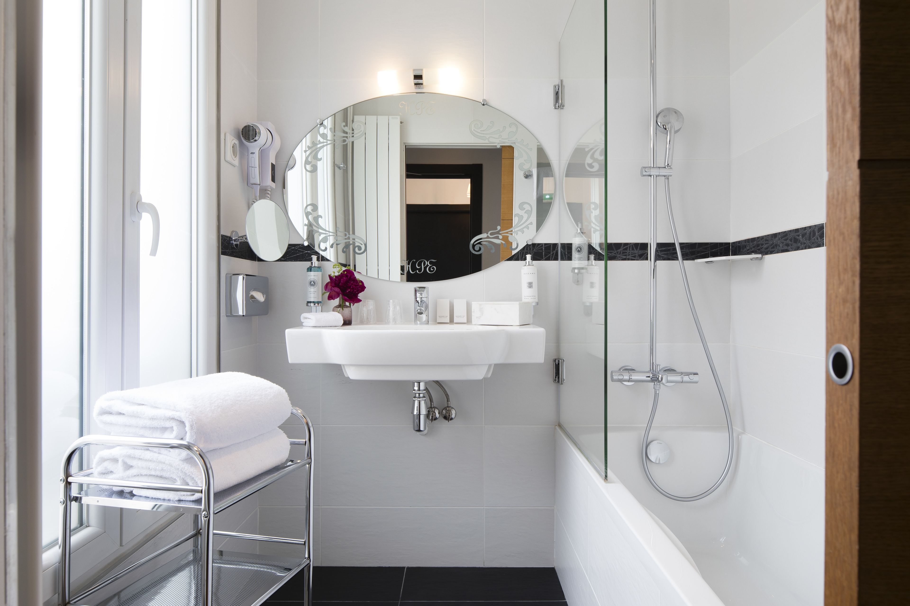 executive double room | bathroom | combined shower/bathtub, deep-soaking bathtub, hair dryer, bathrobes