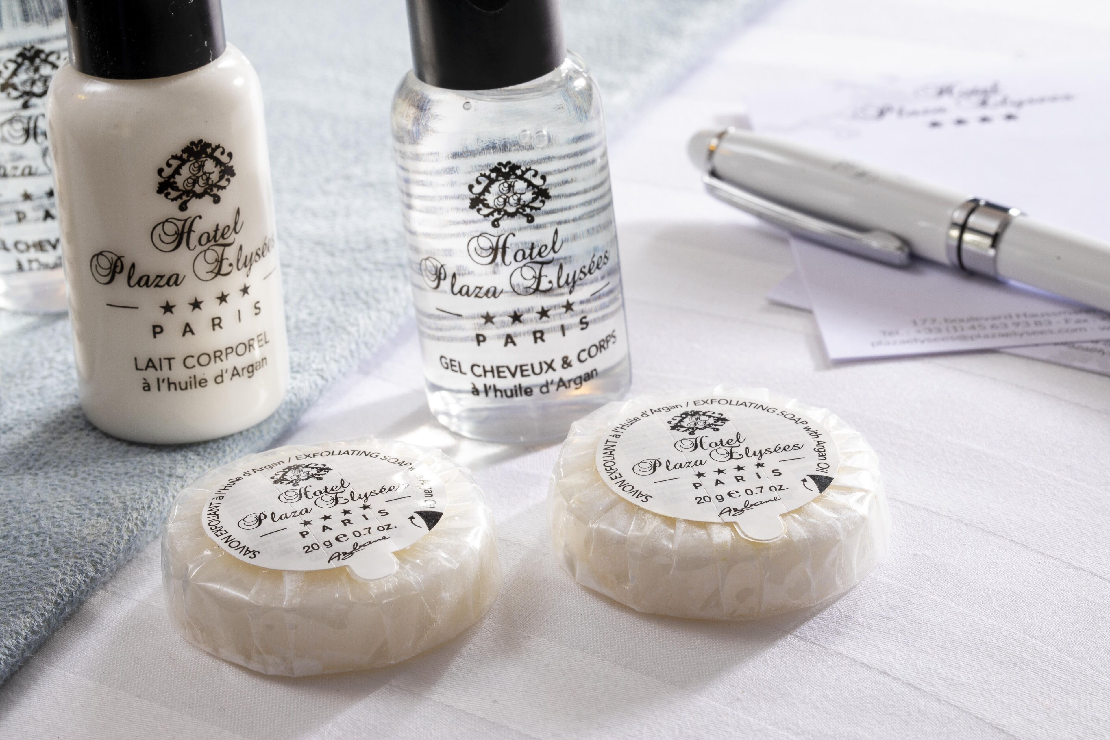 superior double room | bathroom amenities | combined shower/bathtub, deep-soaking bathtub, hair dryer, bathrobes