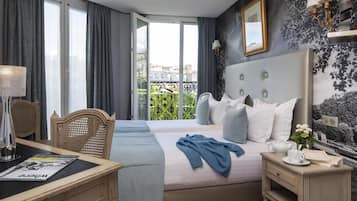 Executive tweepersoonskamer | Luxe beddengoed, een minibar, een kluis op de kamer, een bureau