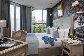 Executive Double Room | Premium bedding, minibar, in-room safe, desk