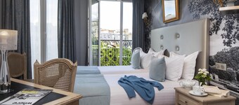 Hotel Plaza Elysées